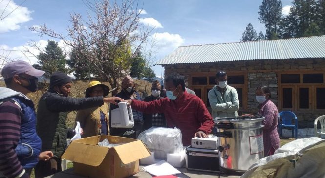 आधार नेपालद्वारा हुम्लामा २५ लाखको स्वास्थ्य सामाग्री हस्तान्तरण