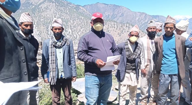 सडक आ आफ्नो गाउँबाट लिनु पर्ने भन्दै छु्ट्टाछुट्टै ज्ञापन पत्र पेश,तर गाउँकार्यपालिकाको निर्णय अनुसारनै सडक निमार्ण गरिने अध्यक्ष फडेराको भनाई