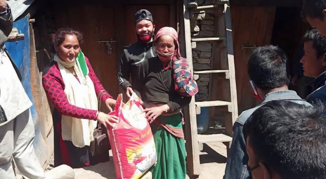 (कोभिड १९) लाई केन्द्रीत गरी सोरु गाउँपालिकाले राहत बितरण गर्दै