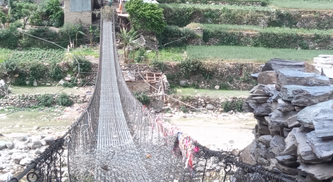 झुलङ्गे पुलहरुमा बार(फोटो सहित)