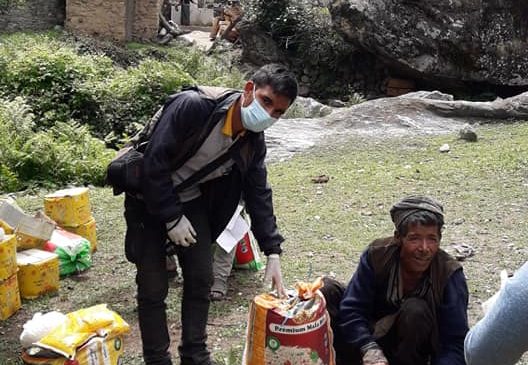 सर्केघार्डमा राहत वितरण गरिदैं