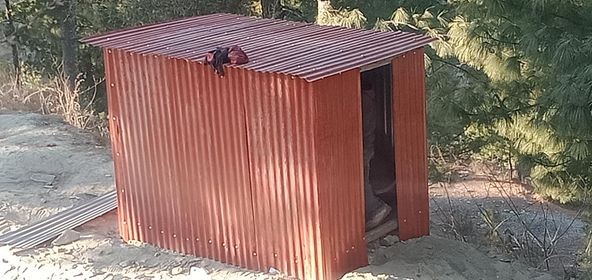 वडा अध्यक्षको तलवबाट सार्वजनिक शौचालय