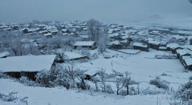 हुम्लामा हिमपात किसान खुसि,जिल्लाकाे तल्लाे क्षेत्रमा सामान्य वर्षा