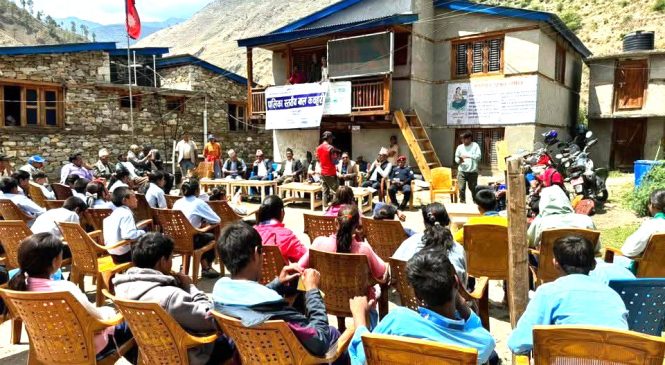 खार्पुनाथ गाउँपालिकाले अध्यक्षसँग बालबालिका कार्यक्रम लागु गर्दै, पाँच विद्यालयमा स्वास्थ्यकर्मी राख्दै