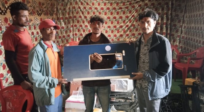 परम्परागत सिप विकासको लागि अनुदानमा मेसीनरी सामाग्रीहरु वितरण ।