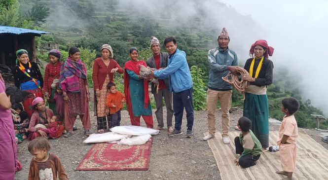 बहुक्षेत्रीय पोषण कार्यक्रम अन्त्रगत लमही पाल्सका २५ जना आमाहरुलाई कुखुरा र कृषि सामाग्री बितरण ।