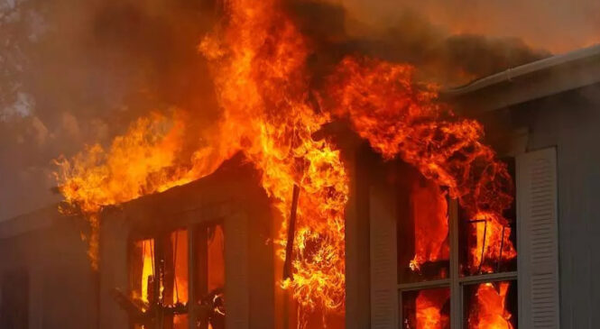 रोडिकोटको बाहुन बस्तीमा आगलागी : १५ घर जले आगो नियन्त्रण बाहिर