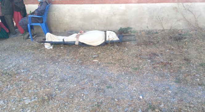 बैहिनीको हातबाट टिका थाप्न गएका रत्नपुर सुनार घर फर्किने क्रममा बाटोबाट खसेर मृत्यु