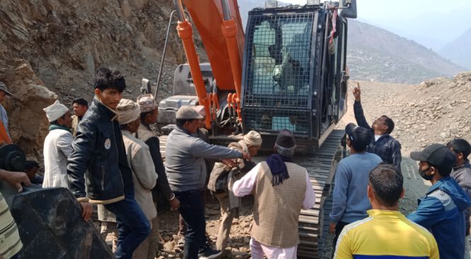 लामो समयको बिबाद पश्चात अदानचुली गाउँपालिकामा फेरी पनि सडक निमार्ण कार्य सुचारु(फोटो फिचर)