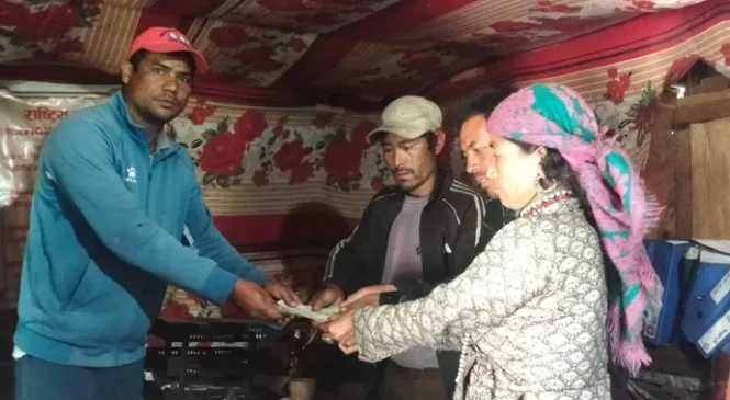 नेप्काका बाढीपीडितलाई चङ्खेली आपतविपत कोषद्वारा राहत रकम सहयोग