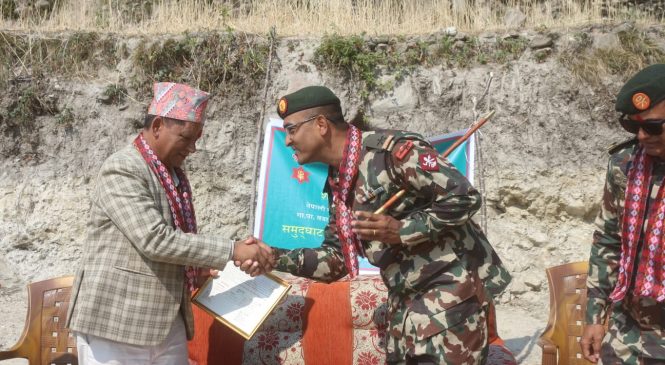 सुत्केरी बचाउन सेनाद्वारा हेलिप्याड निर्माण ।