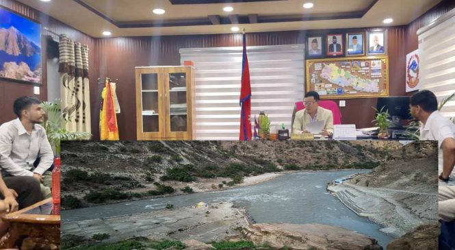 पाँच वर्षदेखि अलपत्र दोमुख पुलबारे युवाको दबाबपछि मन्त्री र सचिव सक्रिय, ठेकेदारमाथि कारबाही प्रक्रिया अघि बढाउने संकेत ।