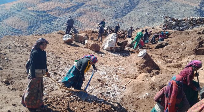 आर्थिक वर्ष सकिनै लाग्दा विकासे काममा व्यस्त हुम्लावासी ।।