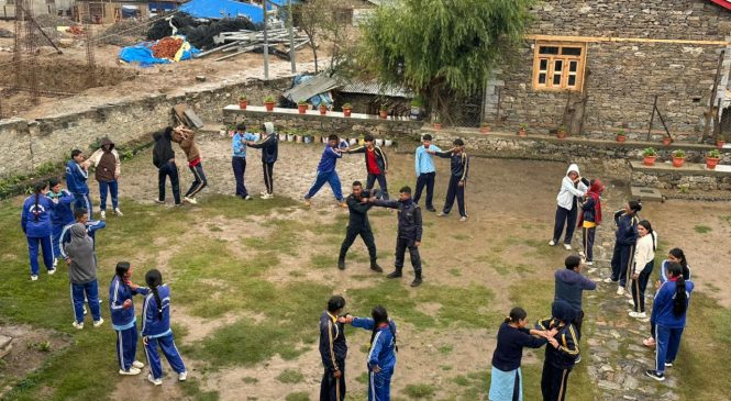 तिस जना वालवालिकालाई आत्म शुरक्षा तालिम ।