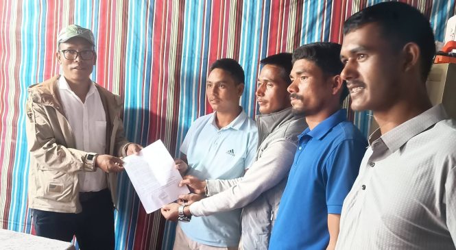 युवाद्वारा सडक स्तरोन्नतिको माग: पूर्वाधार विकास कार्यालय द्धारा निर्माण कम्पनीलाई ताखेता